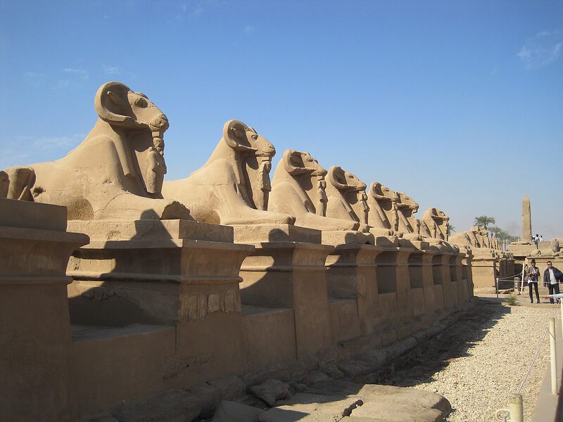 Datei:Sphinxes Karnak Temple Luxor.jpg