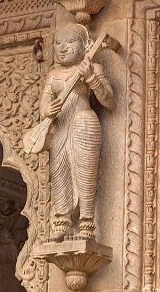 Datei:Apsara playing instrumentss.jpg