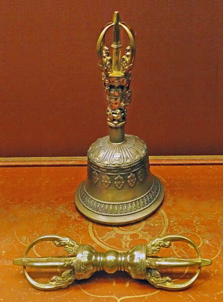 Datei:Ghanta et Vajra.jpg