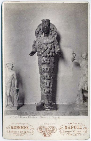 Datei:Diana efesina Museo di Napoli.jpg