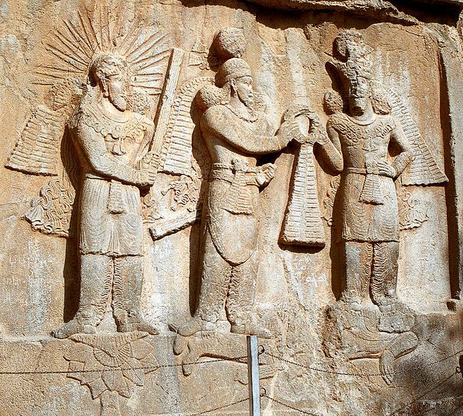 Datei:High-relief of Ardeshir II.jpg