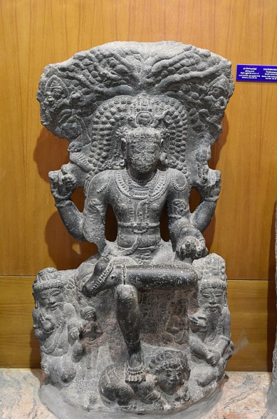 Datei:Dakshinamurthi Chola period-12th century-chennai.jpg