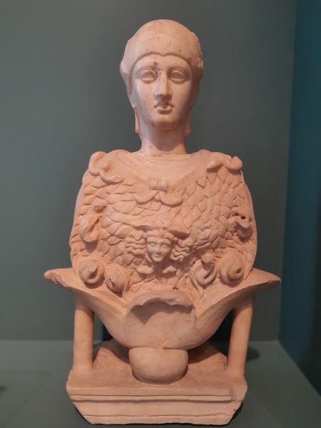 Datei:Athena flower bust 04.jpg
