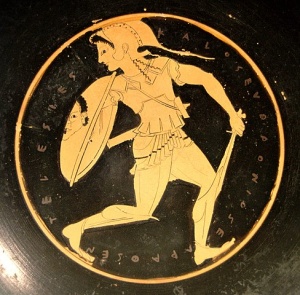 Amazone mit Gorgon auf Schild.jpg