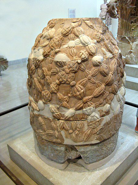 Datei:450px-Omphalos museum.jpg